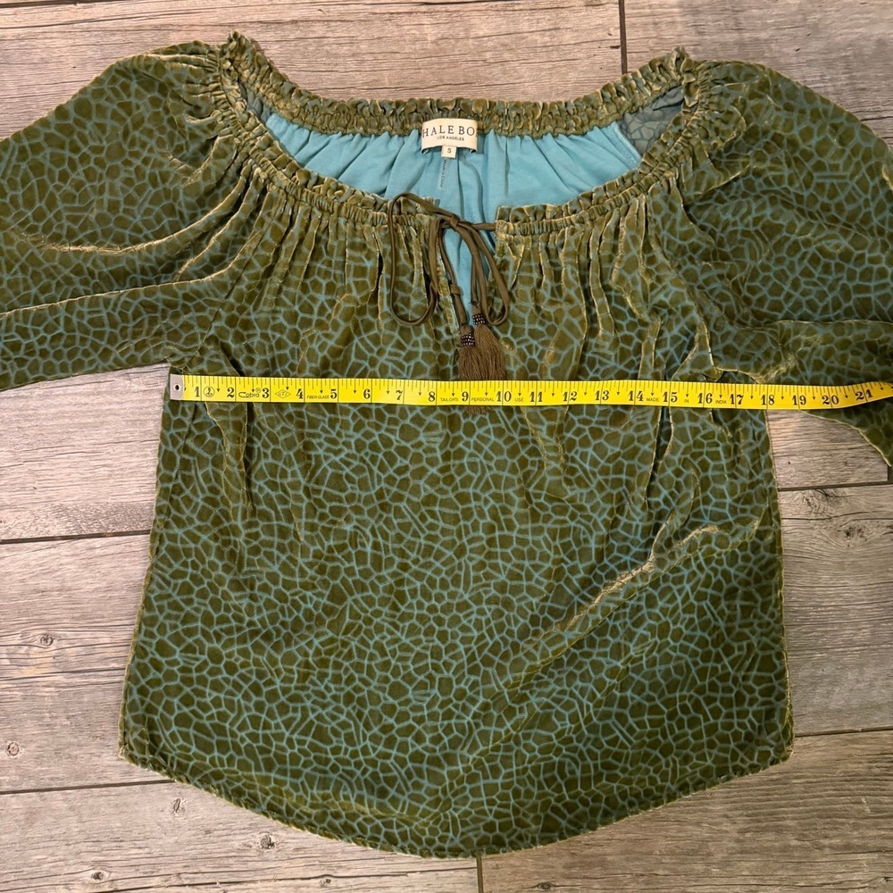 Hale Bob Green Velvet Giraffe Print Off Shoulder Long Sleeve Tassel Top S - Picture 9 of 9
